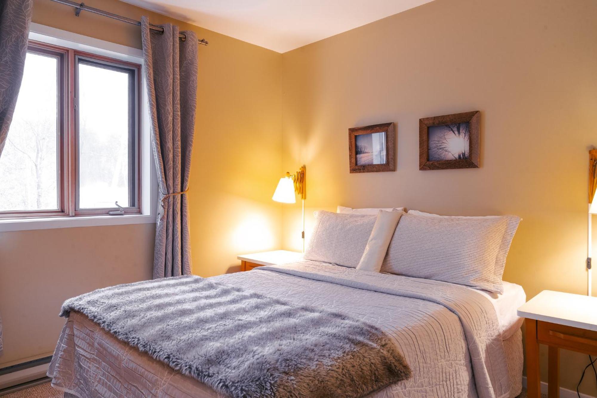 Mont Blanc Hotel & Condos Saint-Faustin Room photo